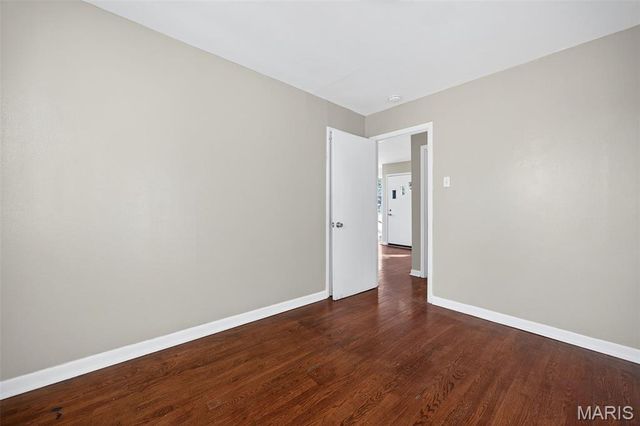 10592 Clarendon Avenue, St Louis, MO 63114