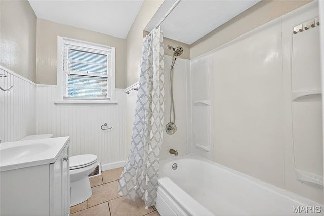 10592 Clarendon Avenue, St Louis, MO 63114