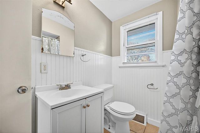 10592 Clarendon Avenue, St Louis, MO 63114