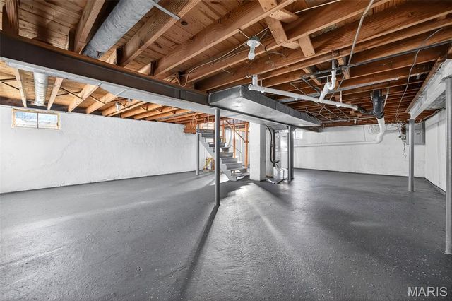 10592 Clarendon Avenue, St Louis, MO 63114