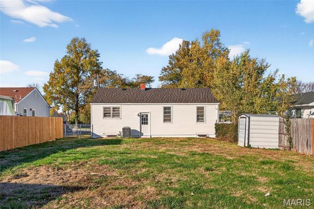 10592 Clarendon Avenue, St Louis, MO 63114