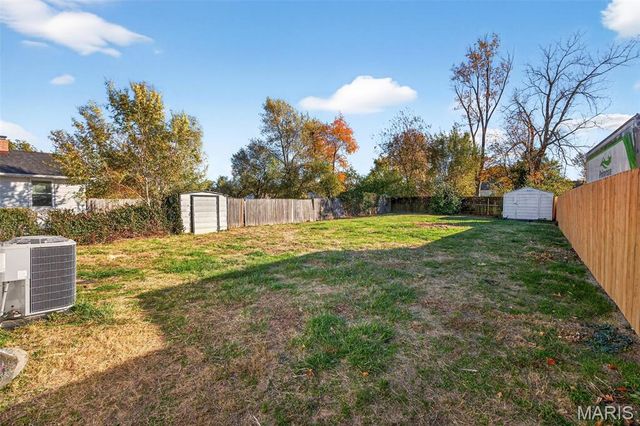 10592 Clarendon Avenue, St Louis, MO 63114