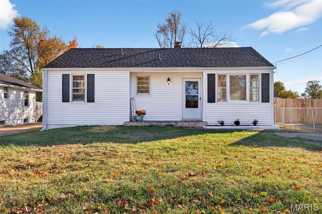 10592 Clarendon Avenue, St Louis, MO 63114