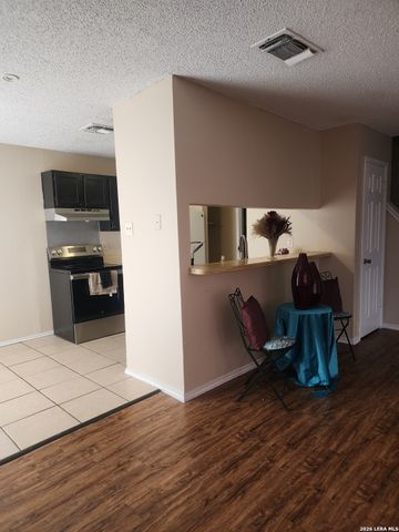 5236 Meadow Field, San Antonio, TX 78250