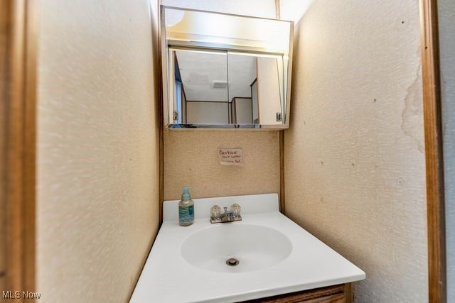 112 Vine Street, Wellington, OH 44090