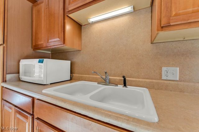 112 Vine Street, Wellington, OH 44090