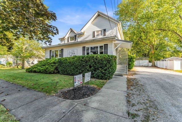 112 Vine Street, Wellington, OH 44090