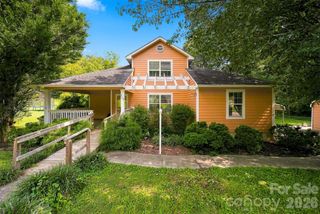 717 2nd Street Place SW, Conover, NC 28613
