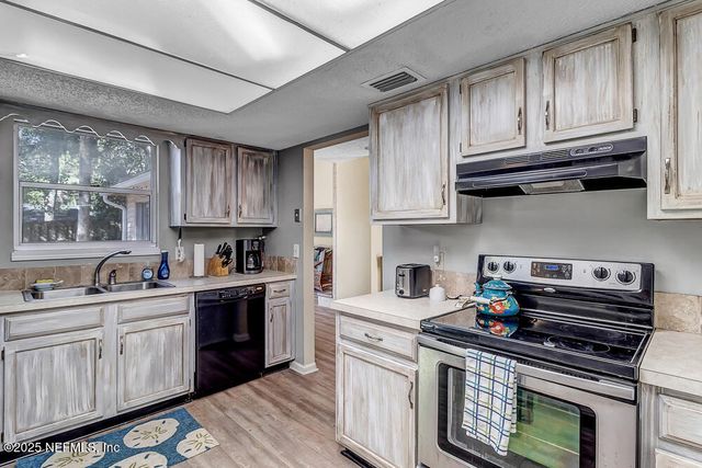 1908 SEA OATS Drive, Atlantic Beach, FL 32233