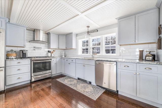 31 Warren Ave, Plymouth, MA 02360