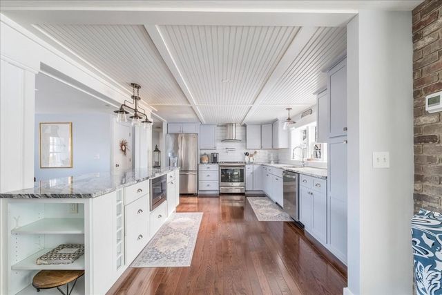 31 Warren Ave, Plymouth, MA 02360