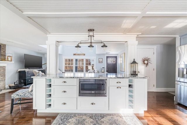 31 Warren Ave, Plymouth, MA 02360