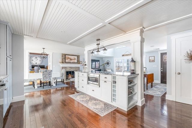 31 Warren Ave, Plymouth, MA 02360