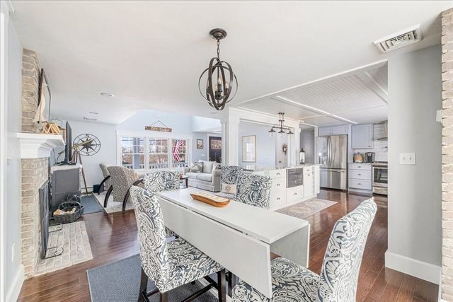 31 Warren Ave, Plymouth, MA 02360