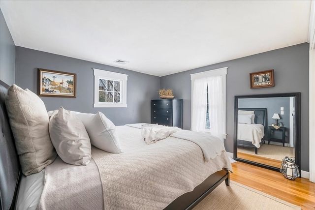 31 Warren Ave, Plymouth, MA 02360