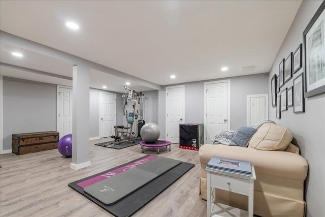 31 Warren Ave, Plymouth, MA 02360