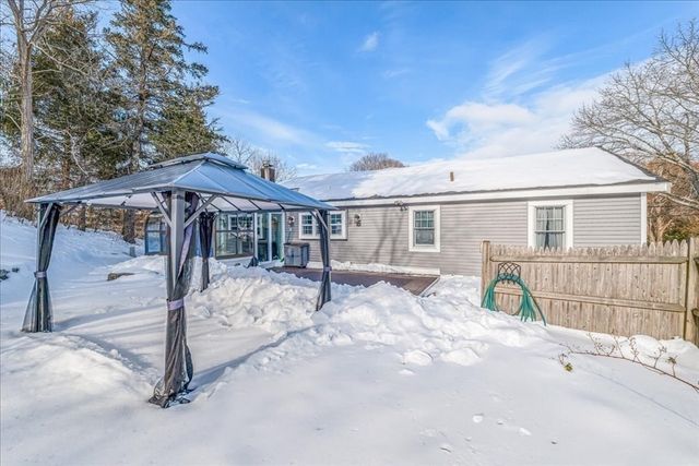 31 Warren Ave, Plymouth, MA 02360