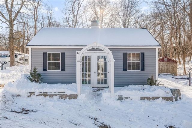 31 Warren Ave, Plymouth, MA 02360