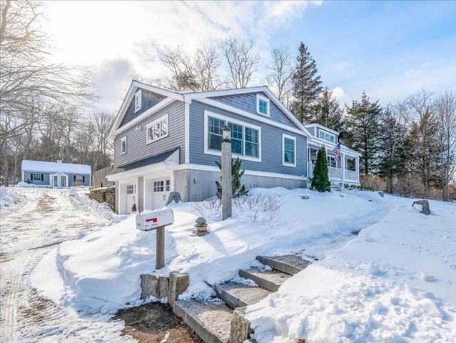 31 Warren Ave, Plymouth, MA 02360