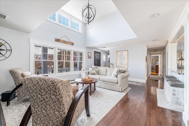 31 Warren Ave, Plymouth, MA 02360