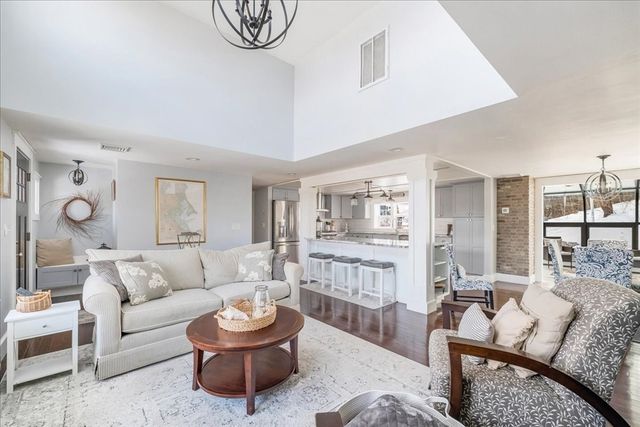 31 Warren Ave, Plymouth, MA 02360