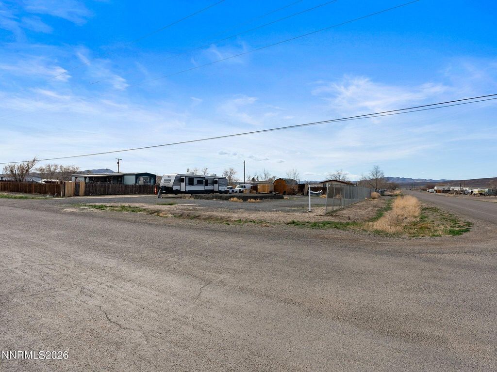 Image 7 of property listing at 2765 Rawhide Street, Silver Springs, NV 89429