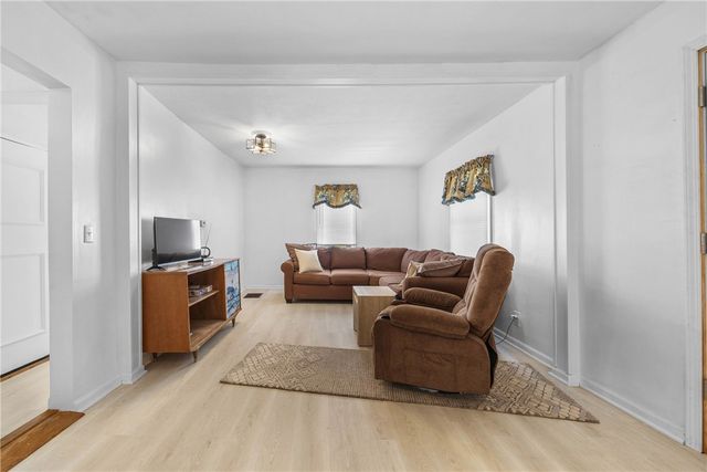 891 Whitney Road West, Perinton, NY 14450