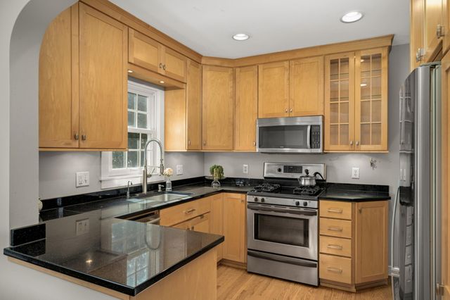 930 Nevada Avenue W, Saint Paul, MN 55117