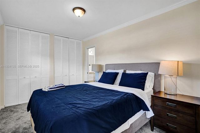 2106 NE 16th Ave, Wilton Manors, FL 33305