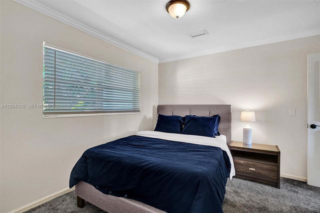 2106 NE 16th Ave, Wilton Manors, FL 33305