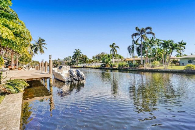 2106 NE 16th Ave, Wilton Manors, FL 33305