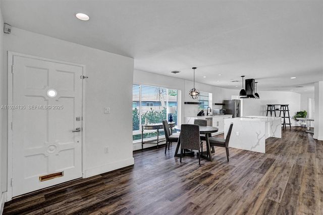 2106 NE 16th Ave, Wilton Manors, FL 33305