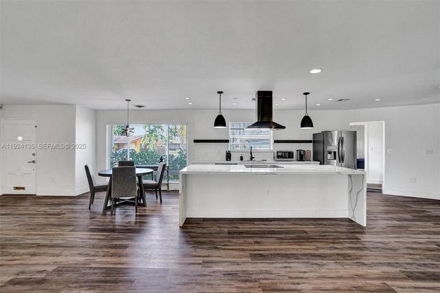 2106 NE 16th Ave, Wilton Manors, FL 33305