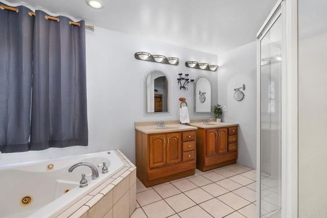 12736 Castle Court Drive, Lakeside, CA 92040