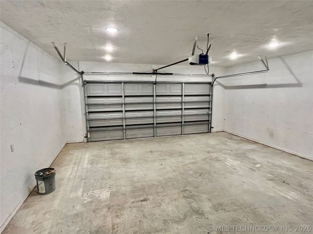 209 9th Avenue NW, Madill, OK 73446