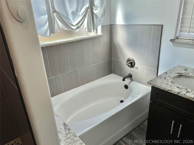 209 9th Avenue NW, Madill, OK 73446