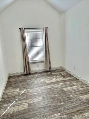 209 9th Avenue NW, Madill, OK 73446