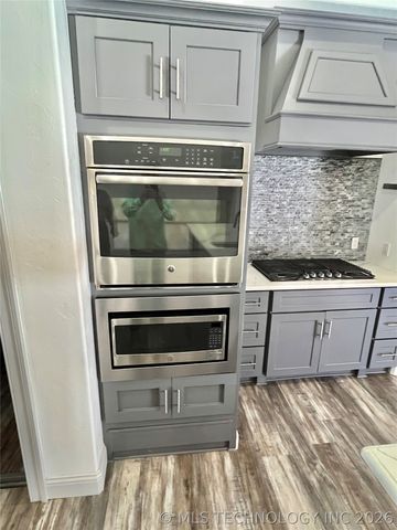 209 9th Avenue NW, Madill, OK 73446