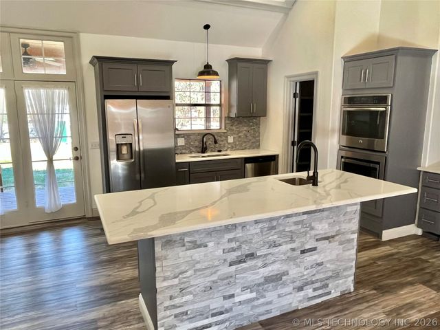 209 9th Avenue NW, Madill, OK 73446