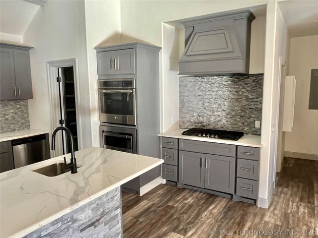 209 9th Avenue NW, Madill, OK 73446