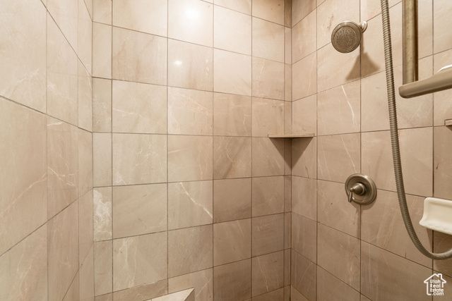 9235 S REDWASH RD, Jensen, UT 84035