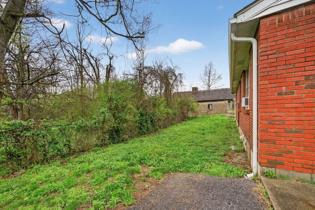 304 Walker St, Clarksville, TN 37042