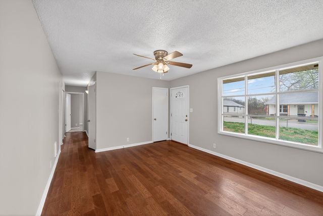 304 Walker St, Clarksville, TN 37042