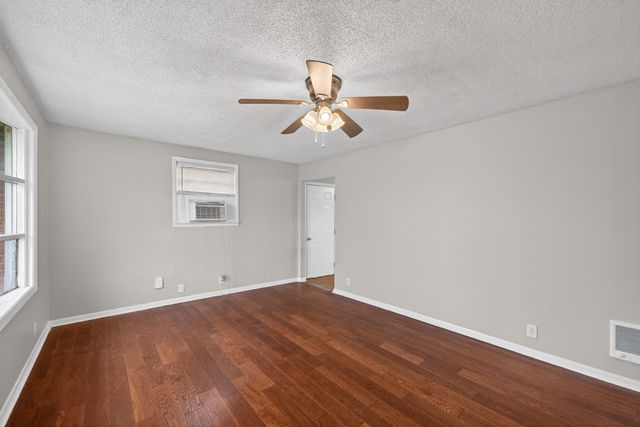 304 Walker St, Clarksville, TN 37042