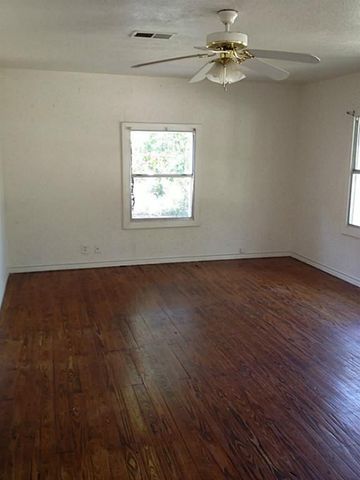 923 Mccall, Conroe, TX 77301