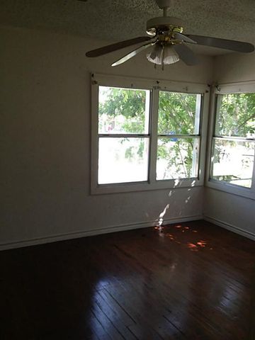 923 Mccall, Conroe, TX 77301