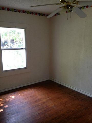 923 Mccall, Conroe, TX 77301