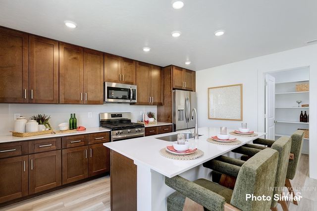 1926 E Springloyd St, Meridian, ID 83642