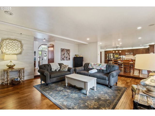 101 ASTER St, Winchester, OR 97495