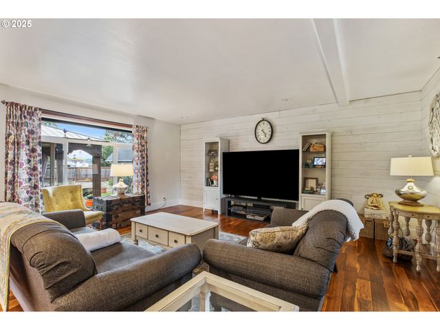 101 ASTER St, Winchester, OR 97495